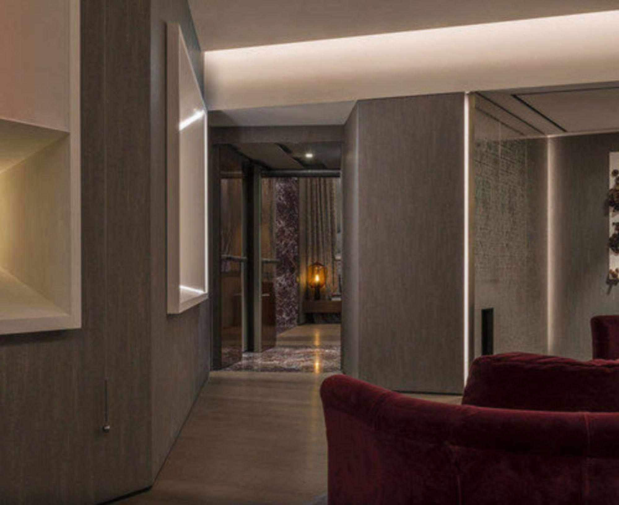 Fendi Private - Small Luxury Of The World Rom